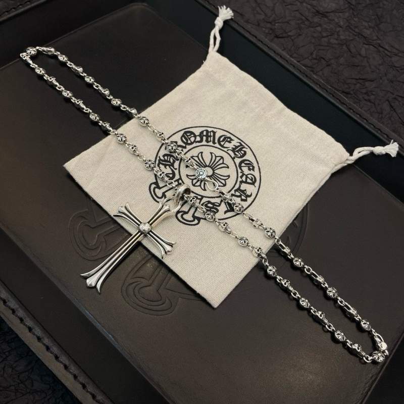 Ch*0me He**ts necklaces